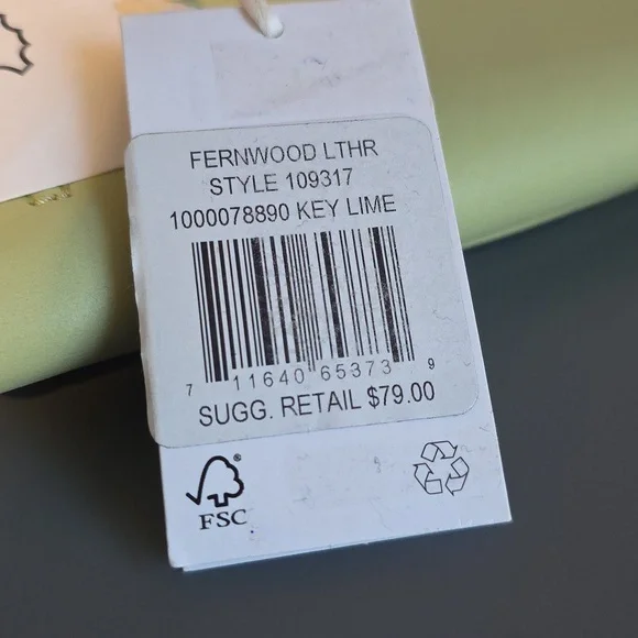 THE SAK NWT Fernwood Key Lime Large Leather Wallet - Picture 4 of 14